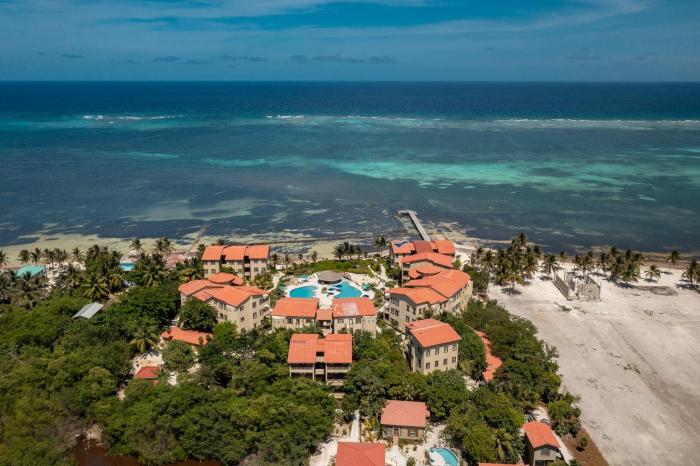 Residences at Barrier Reef Casita 3 by Stay Floreo