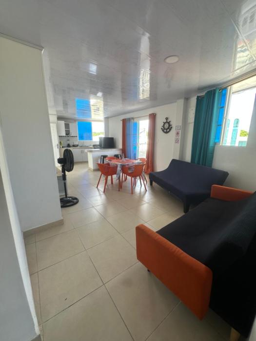 Russ Apartment 2 Diagonal Comando