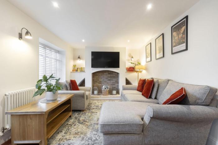 Charming Two Bedroom Apartment in Fairview