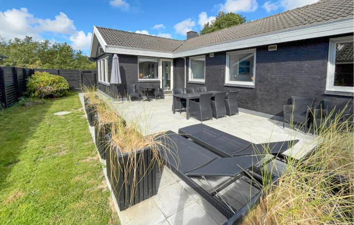 4 Bedroom Amazing Home In Blåvand