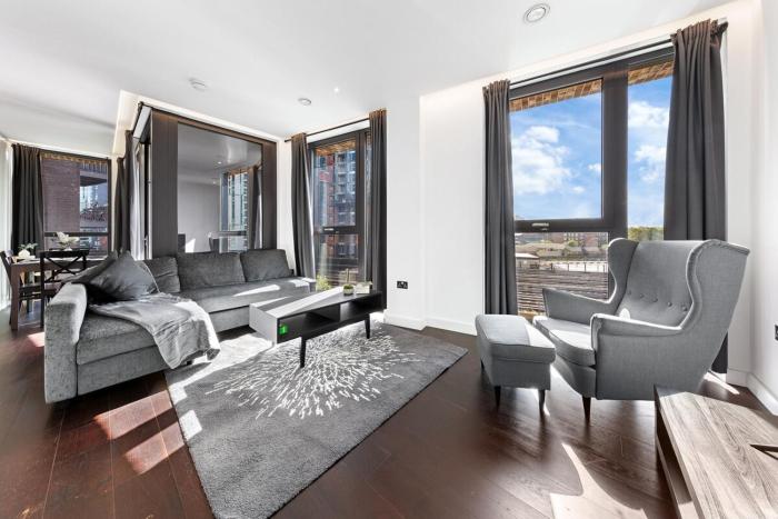 Embassy Area Luxury 2BR with Gym