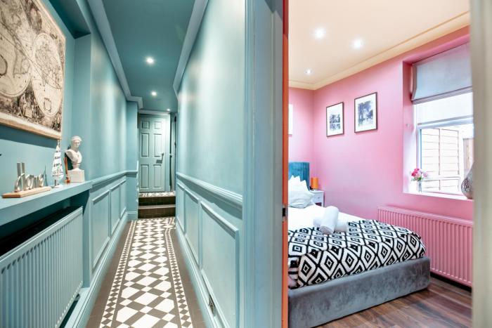 Perfect Booking Steps from Brixton Station