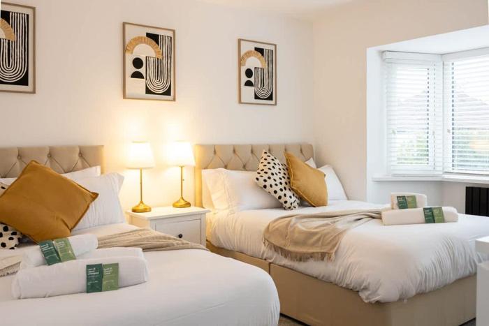 The Wilmslow House Free Parking - Close to Airport