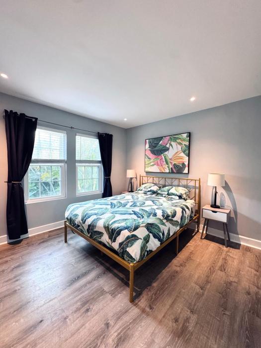 Newly Renovated 1 BDR 5 min to Palm Beach