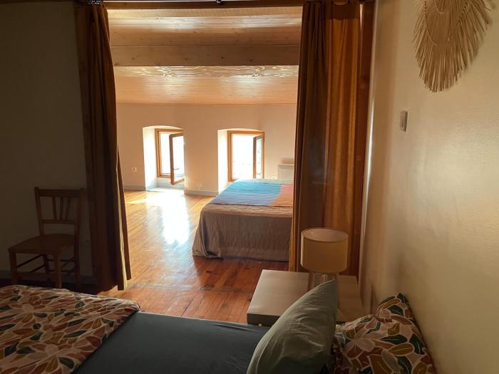 Les Bleuets, vue sur la montagne et rivière