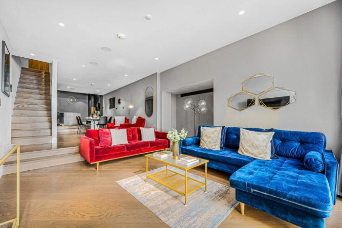 Monochrome Majesty - Soho - by Frankie Says