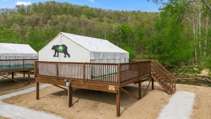 Furnished Glamping TentRed River AccessKing Bed