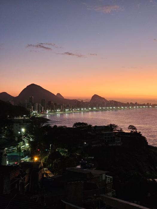 Casa no Vidigal, janela para o mar Favela experiencia de morador