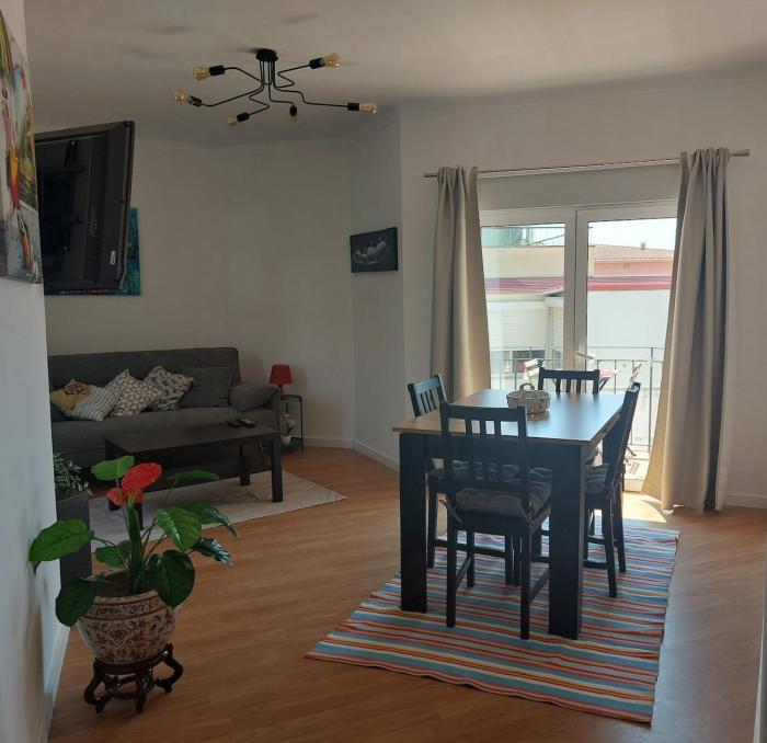 Newly renovated apartment with free street parking