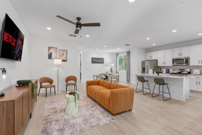 Combined Luxurious Home - Up to 18 Guests