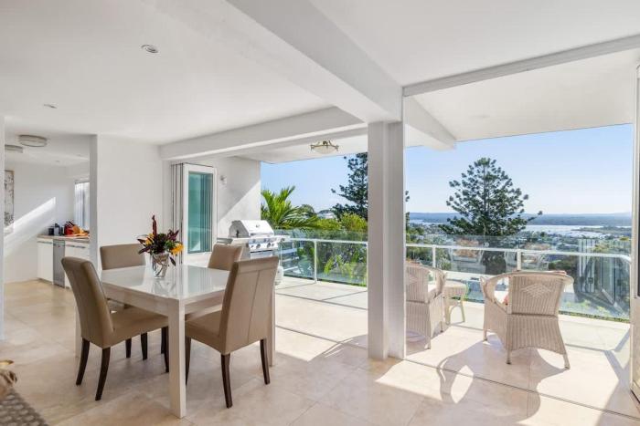 Picture perfect panoramic views stroll to beach