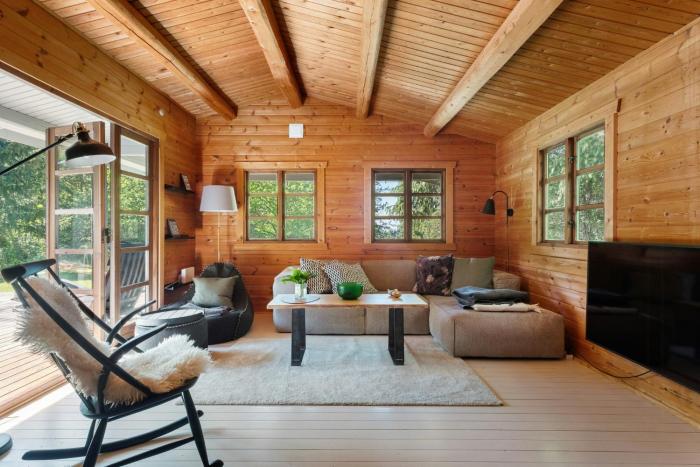 Charming Log Cabin By A Beautiful Lake