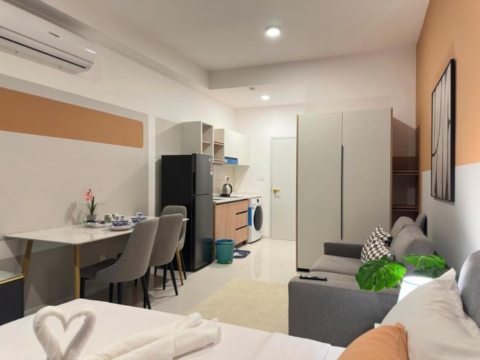 KLCC view couple suite 305A at Majestic Residence