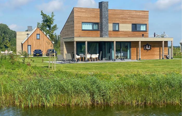 Amazing Home In Kamperland With Wifi