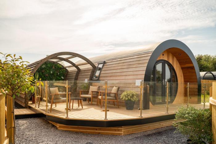 Eira Pod - Luxury Glamping escape - private Hot tub