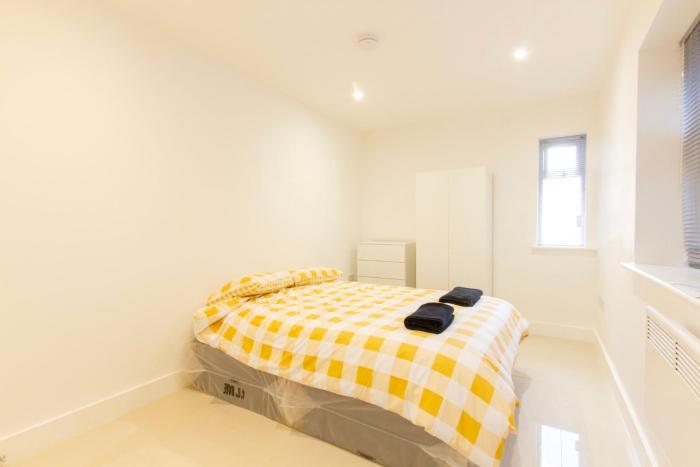 Radstock Road - Room 1a