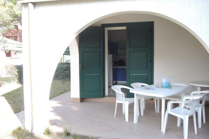 Two-Bedroom flat with balcony and private garden - By Beahost Rentals