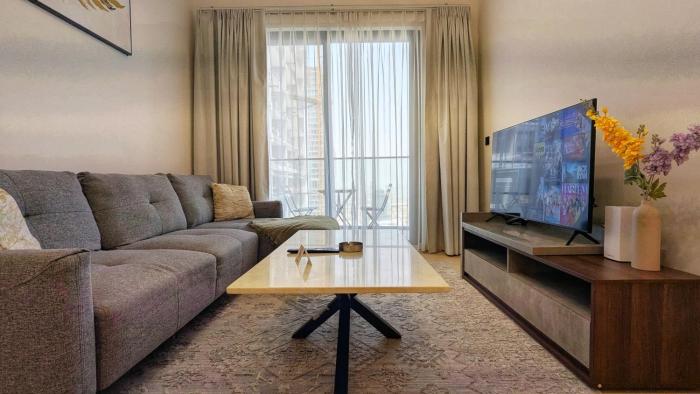Modern Luxury Fully Furnished 1BH Apartment in Binghatt Heights JVC - Easy Access to JBR, Circle Mall & Dubai Hills Mall