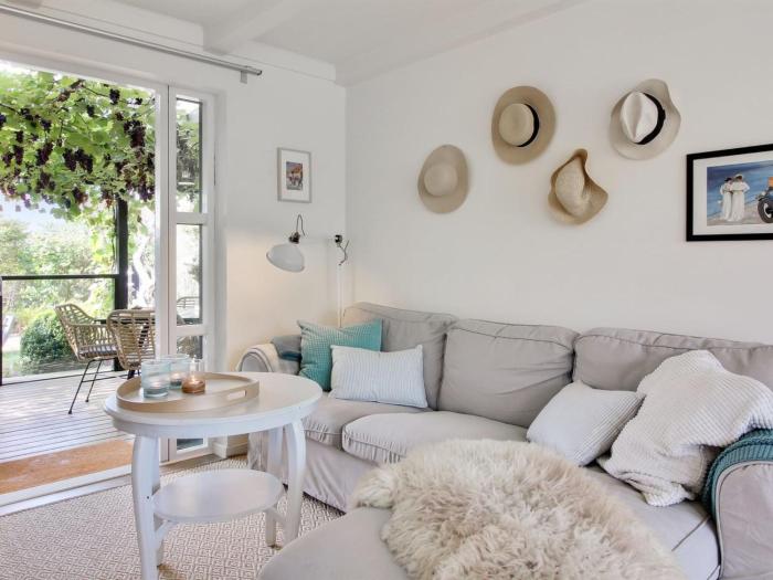 Apartment Thorgny - 900m from the sea by Interhome