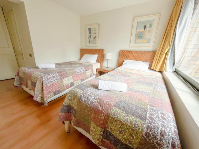 Depto 2D en Excelente Ubicación, Las Condes con Piscina