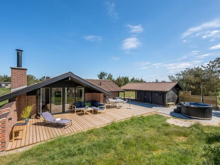 Holiday Home Tilda - 900m from the sea by Interhome