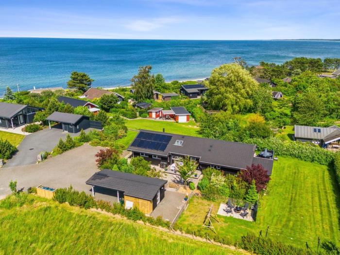 Holiday Home Tuulikki - 100m from the sea by Interhome