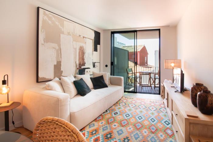 Ocean Breeze Retreat by LovelyStay