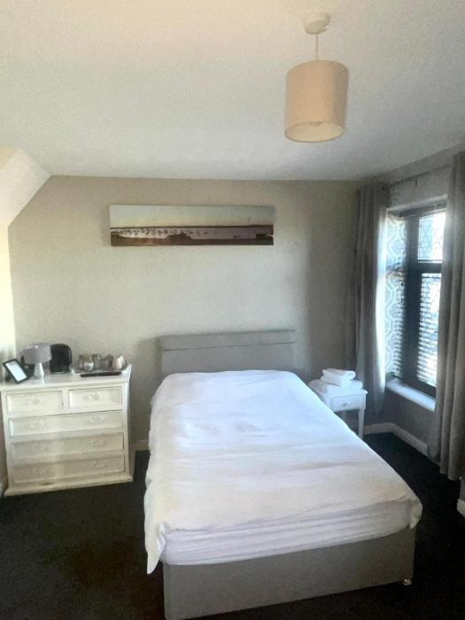 The Dublin Packet Family Room Number 9