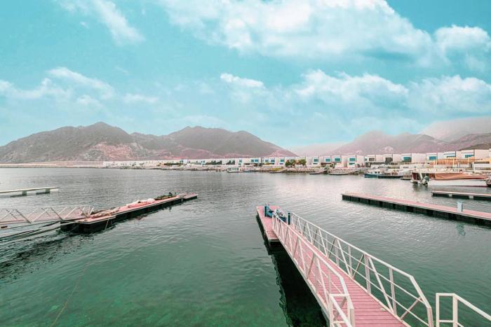 The View Luxury Villa with marina access, free ka yak and private pool - Al Dana Island Fujairah