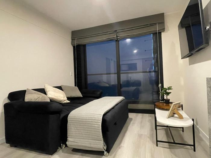 Departamento con baño y cocina equipada