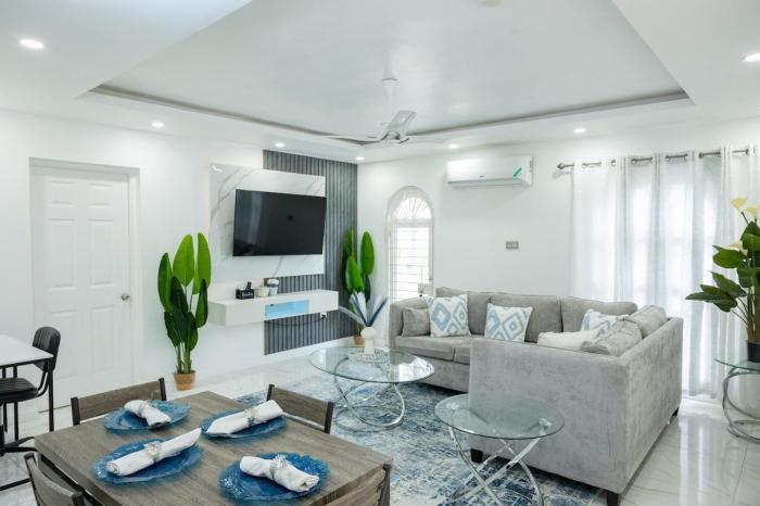 Kiki Modern Haven 2BR Condo with Pool and Ocean View Ocho Rios