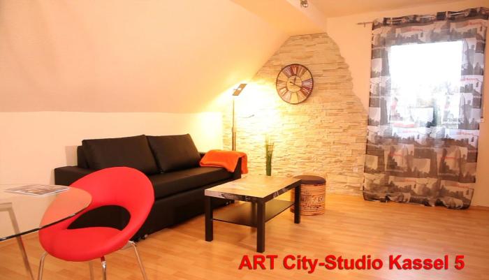 Art City-Studio Kassel 5, modern, citynah, voll ausgestattet, kostenfreie Parkplätze, Süd-Balkon, ruhig, Herkulesblick