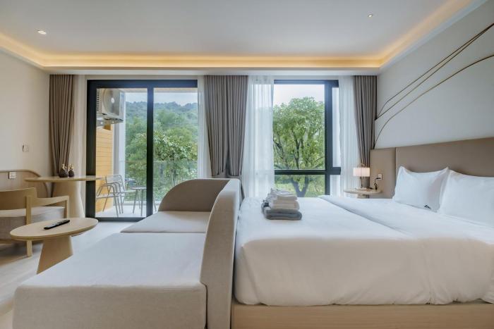 Sea Heaven Elegant Studio Forrest View 2228