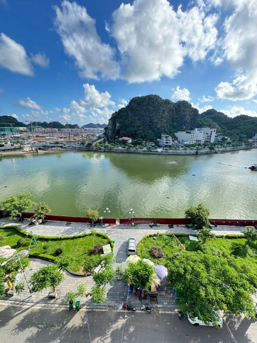 Cat Ba - Lake View Hotel