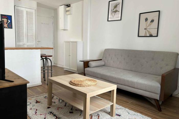 Charming bright apartment for 2 in Paris