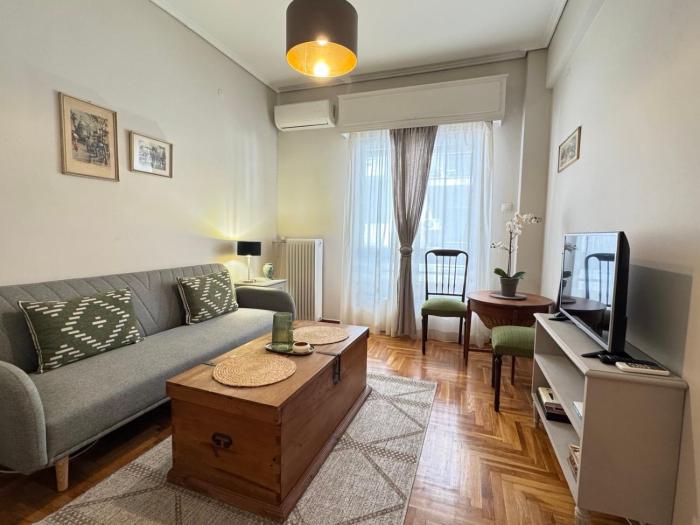 "Sunny & Stylish Apartment in Koukaki,Athens"