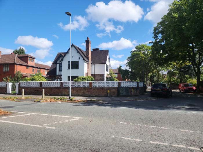 Charming Ground Floor Tudor Apartment Free Wifi Manchester