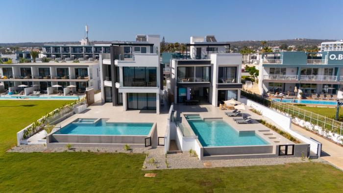 Aqua Beachfront Villas - Villa 2