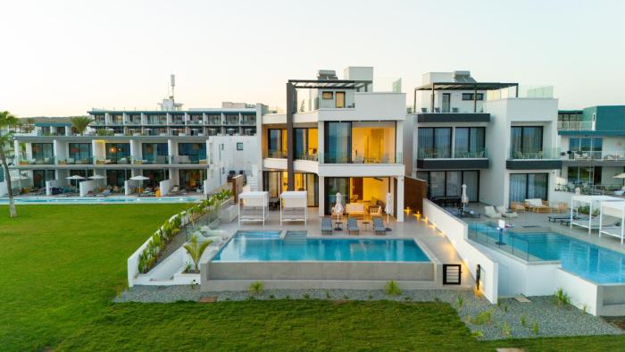 Aqua Beachfront Villas - Villa 1