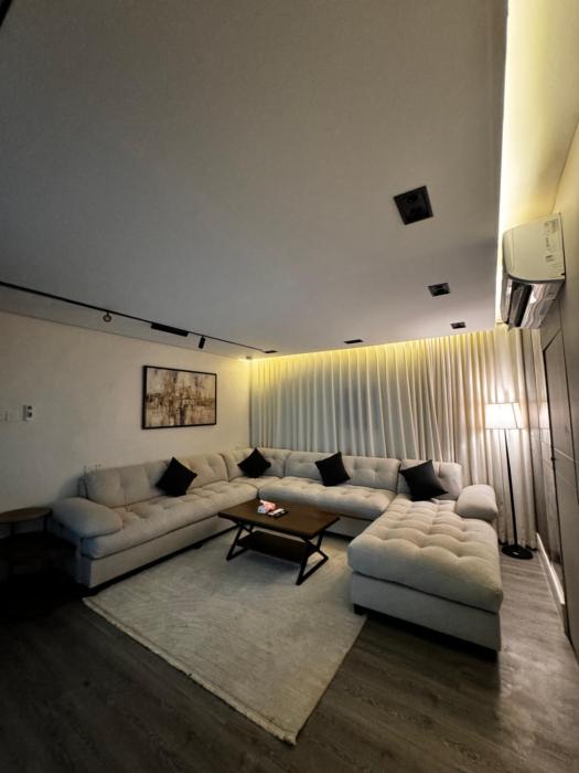 شقة مودرن غرفه وصاله