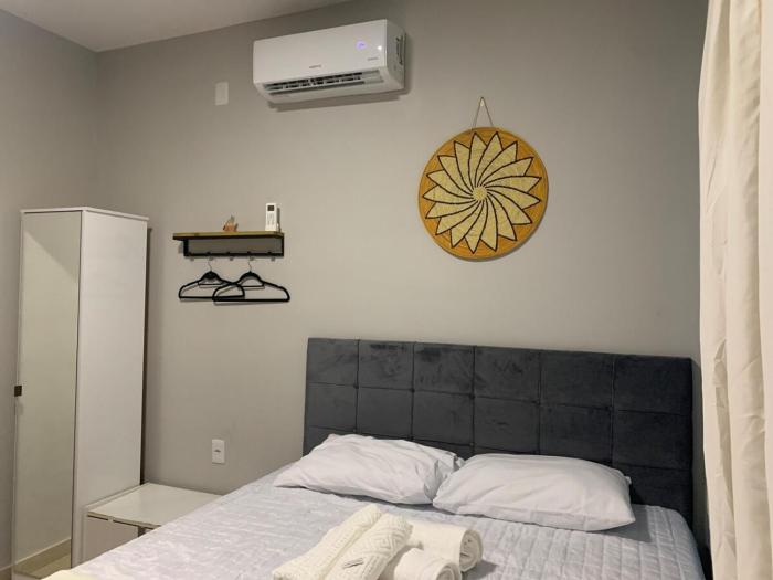 Quarto com ar condicionado e banheiro privativo
