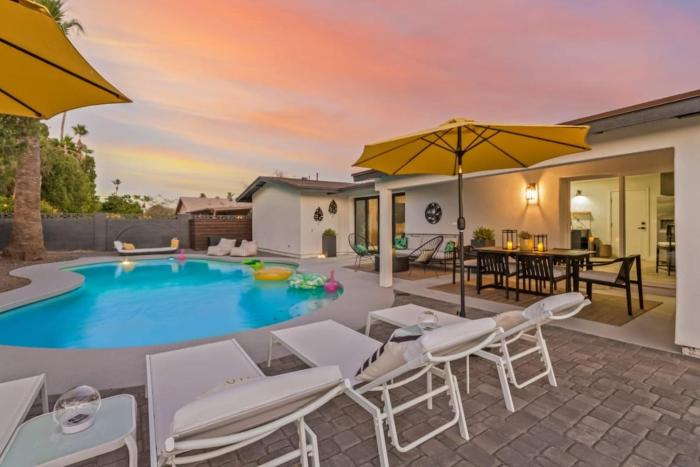 Casa Paradiso with Private Pool Firepit & Putting Green
