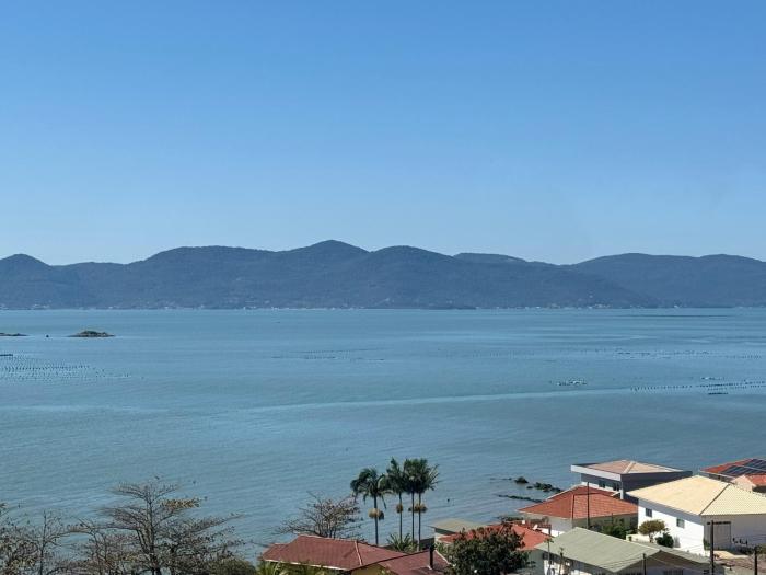 Oceanfront apartment with beautiful view