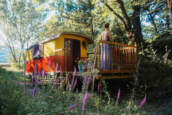 Roulotte Tzigane Bord du Ruisseau