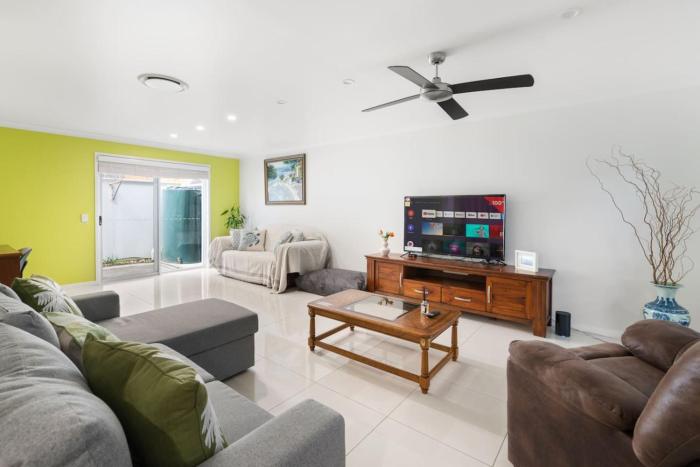 Coastal Haven Pet Friendly and Walk to Beach