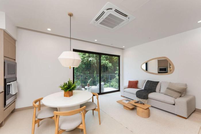 Loma Mar at Naumi, Ocean Views & Beach Club