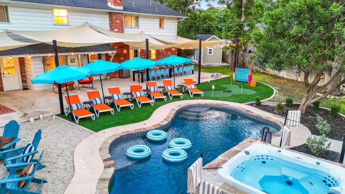 Resort Style Backyard Pool Putt Putt Hot Tub