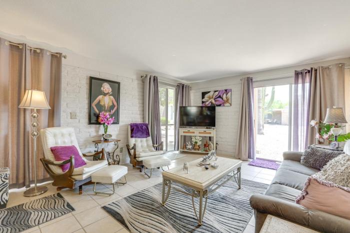 Pool and Hot Tub Access! Chic Condo in Scottsdale