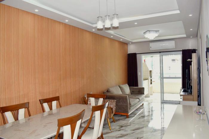 Apto Confortável e Reformado a 200m da Praia da Guilhermina - 2 Vagas, WiFi e Roupas de Cama Inclusas!