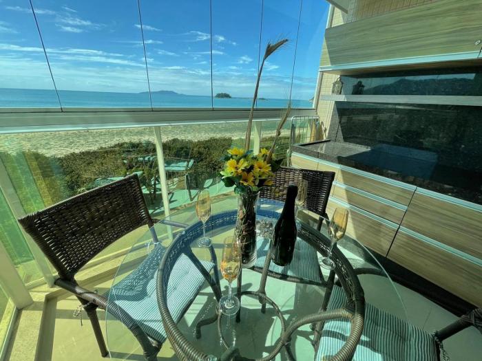 Cód 21- Apartamento com vista frente mar!